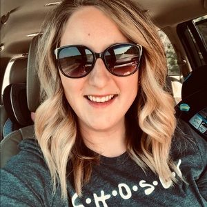 Meet your Posher, Katelyn